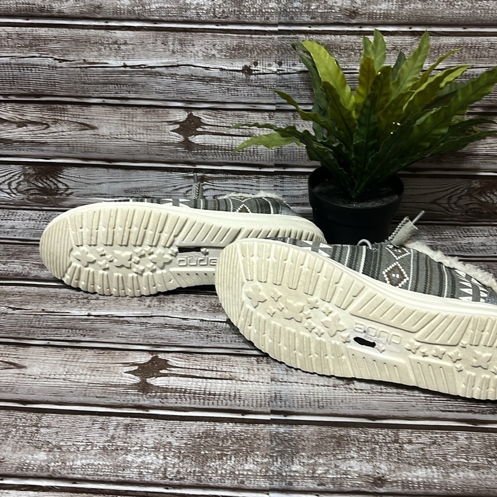 Hey Dude Gray and White Pattern Flats Size Women’s 6 - Picture 8 of 8